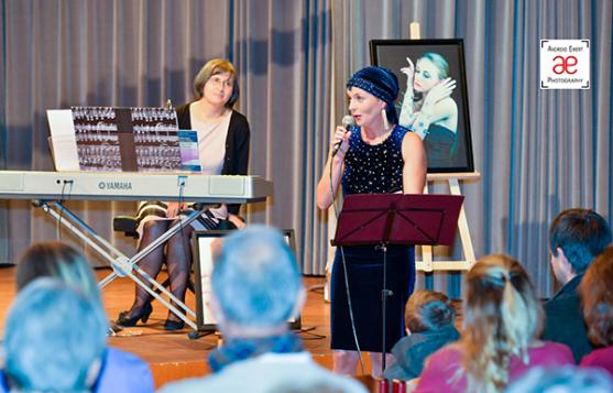 Moderation Ulianah Nesterova im Rahmen der Benefitzveranstaltung Lehnhardt-Stiftung, Fotografie Andreas Ewert, Baden-Baden und Lichtenau.