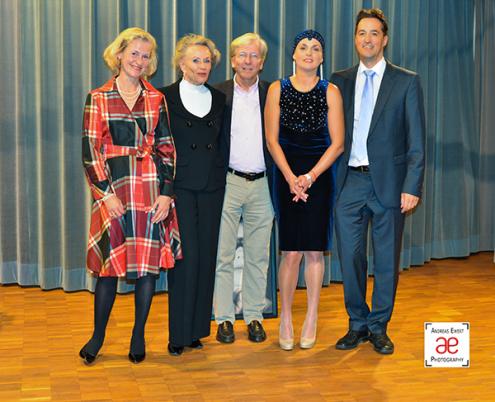 Gemeinsames Bild nach dem Benefizkonzert "Wer singen kann, ist glücklich!" mit Mitglieder der Prof. Ernst-Lehnhardt Stiftung Frau Dr. Mercedes Mauch, 1. Vorsitzende der Stiftung Frau Dr. Dr. h.c. Monika Lehnhardt, Herr Dr. Michael Goriany, Ulianah Nesterova und Andreas Ewert Fotografie.